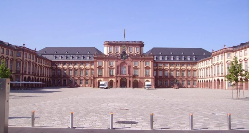 Tour Mannheim with Countess Charlotte: The Elector and the Golden Age - Experience Mannheim’s Golden Age with Countess Charlotte