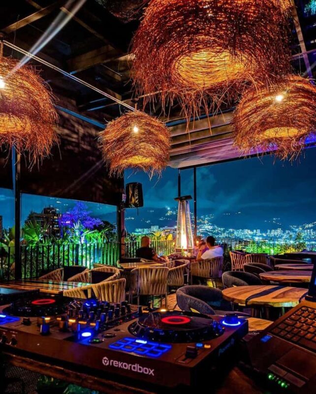 Tour Medellín: Commune13 and Pablo Escobar + Rooftop - Practicalities and Value