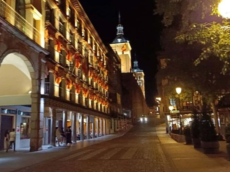 Tour Nocturno de Leyendas y Misterios con Subterráneo - Exploring Toledo After Dark: A Nighttime Journey into Legends and Secrets