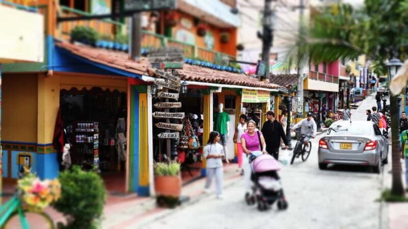 Tour of Guatape by Tuk Tuk 20min - Lunch and drink. - Frequently Asked Questions