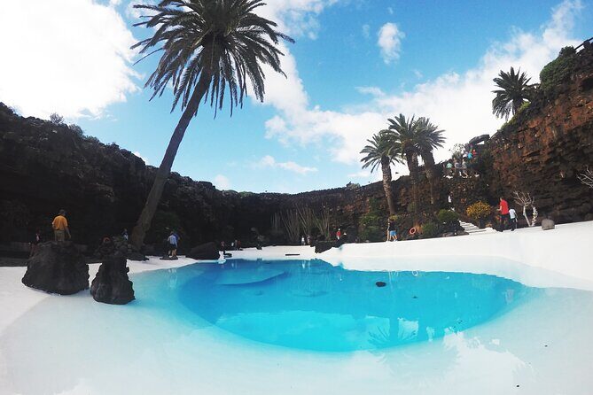 Tour of Jameos del Agua, Cueva de los Verdes and Viewpoint from the cliffs - The Artistic Marvel of Jameos del Agua