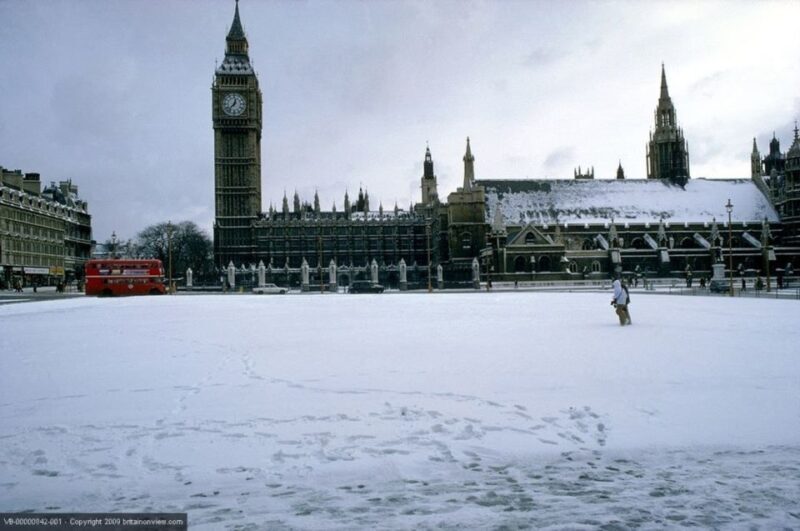 Tour of London and Christmas Day Lunch Cruise - Tour of London and Christmas Day Lunch Cruise: A Festive Waterway Adventure