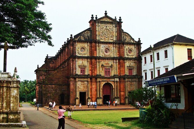 Tour of the Basilica of Guadalupe with Plaza de las Tres Culturas - FAQs