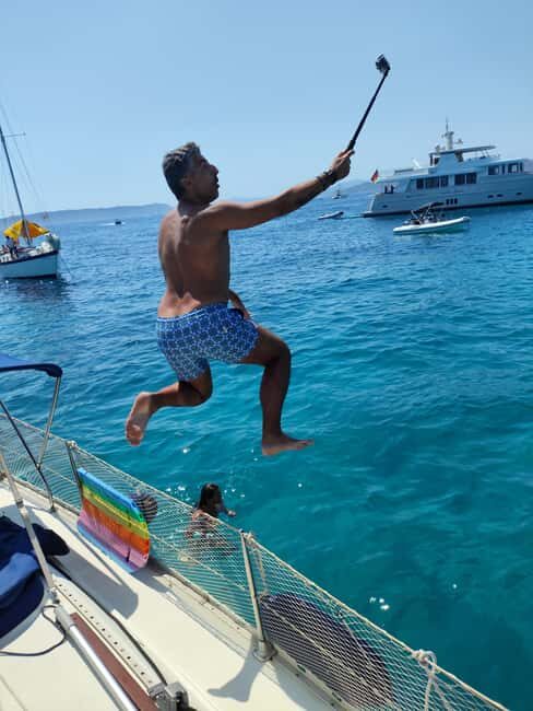 Tour of the islands of the archipelago with lunch and drinks - Who Should Book This Tour?