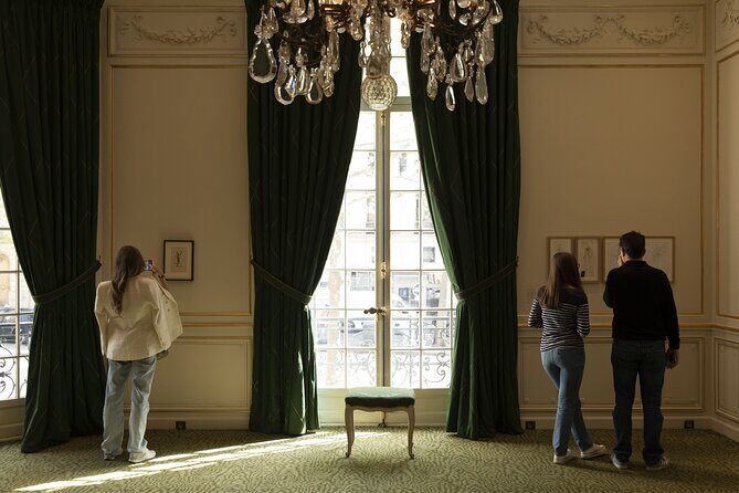 Tour of the Musée Yves Saint Laurent Paris - Exploring the Tour: A Deep Dive