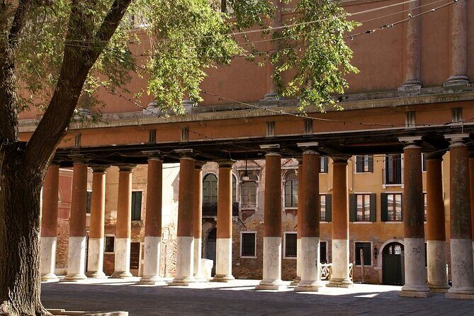 Tour on the Trails of Commissario Brunetti in Venice - In-Depth Review of the Commissario Brunetti Venice Tour