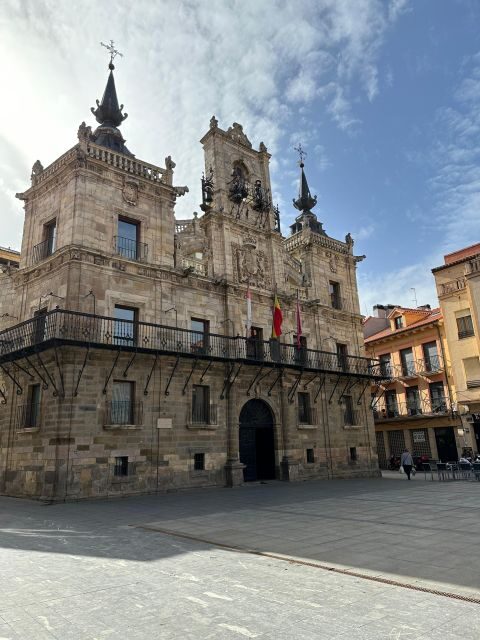Tour Oviedo Castrillo Polvazares Astorga and Leon Cathedral - Free Time in Astorga: Cathedral and Coffee