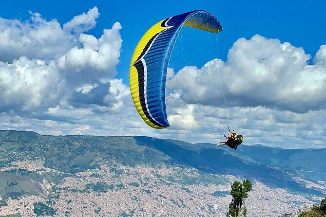 Tour Paragliding in Medellín. - Key Points