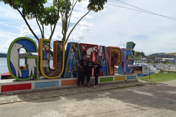 Tour privado Guatape. - Discover the Charm of Guatapé with a Private Tour from Medellín