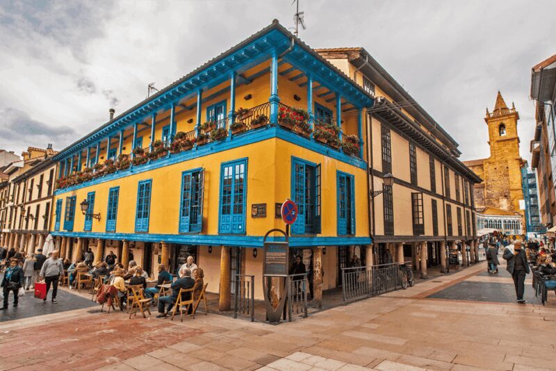 Tour privado por Oviedo - Authentic Experiences That Stand Out
