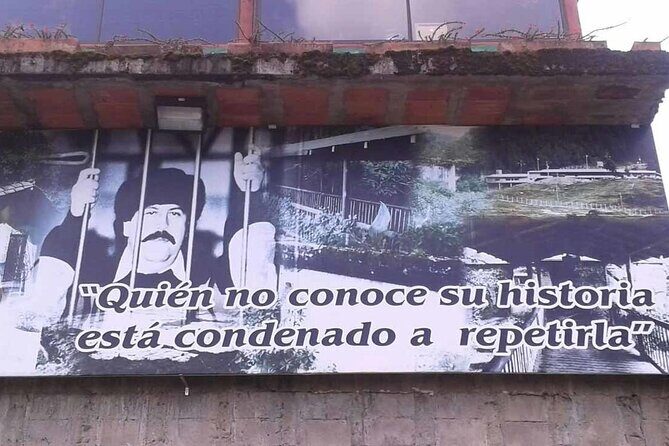 Tour Privado sobre Pablo Escobar con Teleférico en Medellín - Engaging First Impressions
