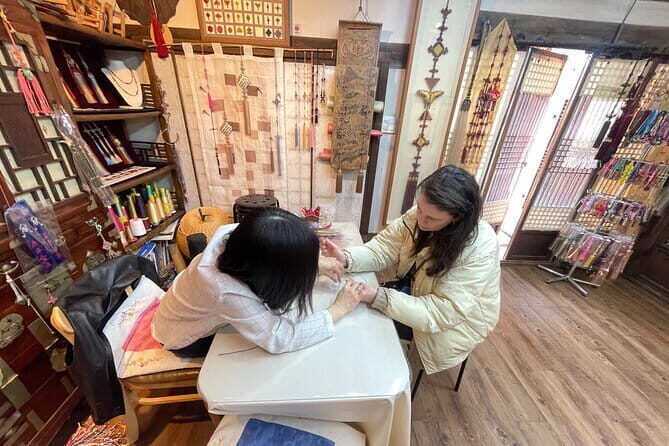 Tour Seouls oldest district with a storyteller from Bukchon - Key Points