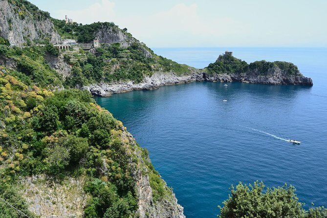 Tour the Sea Grottoes of the Amalfi Coast - Exploring the Amalfi Coast from the Water: An In-Depth Look