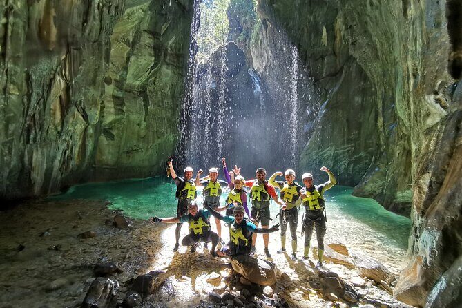 Tour to Matacanes, jumps into the water, rappelling, incredible landscapes - Key Points