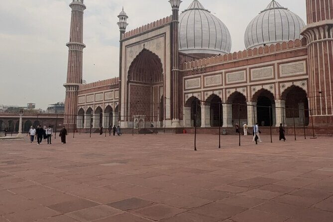 Tour to Old Delhi with Guide and Pickup - Exploring Old Delhi: A Detailed Look at the Tour