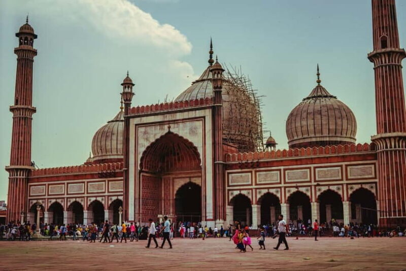 Tour to old delhi with guide and transfer - Key Points