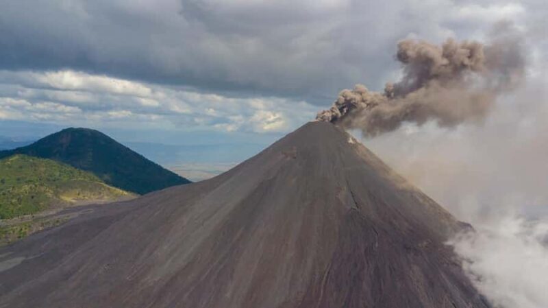 Tour to Pacaya Volcano with English and Spanish speaking tour guide. - Key Points