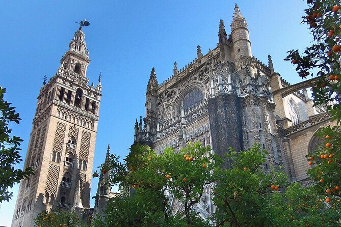 Tour to the Cathedral and the Giralda with Admission Included in Seville - Exploring the Heart of Seville: The Cathedral and Giralda