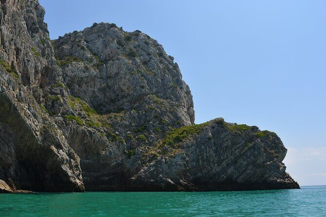 Tour to the caves of Sesimbra - A Deep Dive into the Sesimbra Cave Tour