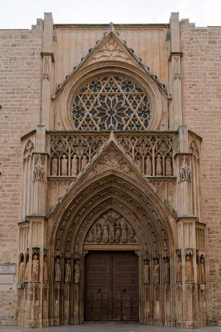 Tour Valencia "Between Vice and Virtue". - Key Points