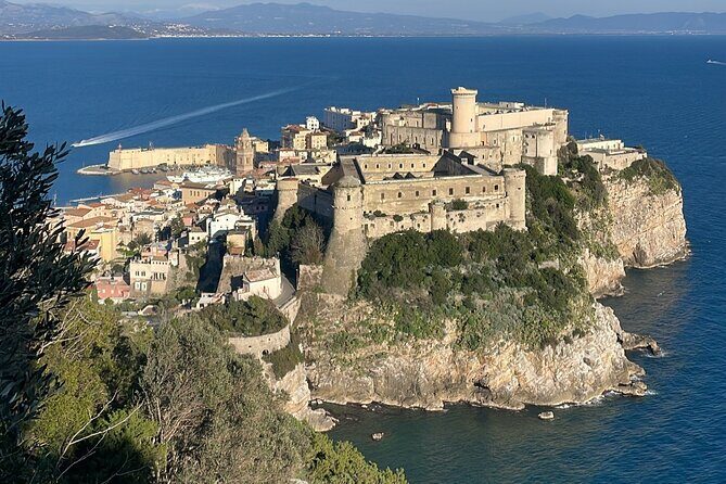 Tourist boat tour of the Gaeta peninsula - Key Points