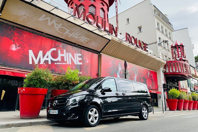 Tourist outing at the Moulin Rouge - Key Points