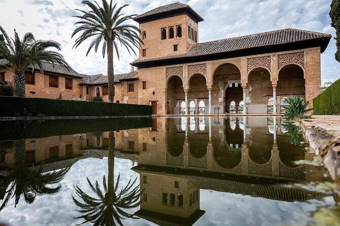 Tours Alhambra Tickets with Tour Guide - A Closer Look at the Alhambra Tour Experience