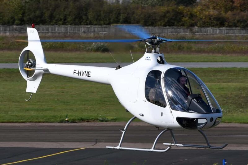 Toussus le Noble: 30 minutes Helicopter Flying Lesson - An Authentic Flying Experience in the Heart of France