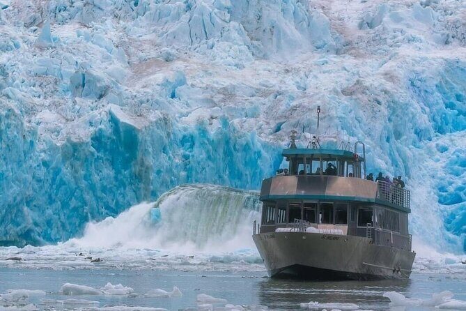 Tracy Arm Fjord and Glacier Explorer from Juneau - Exploring Tracy Arm Fjord and Glaciers in Detail