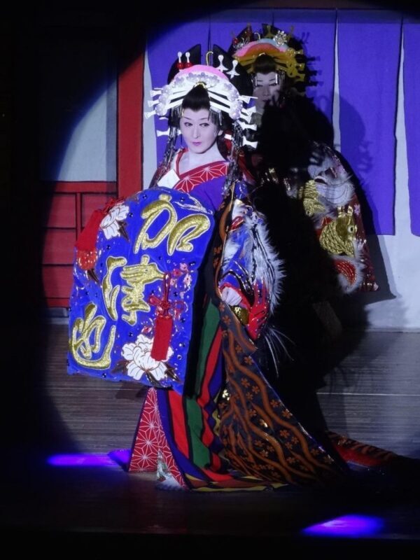 Traditional Japanese Performance "Taishu-engeki" in Umeda - What happens in the three parts