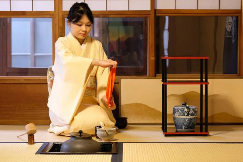 Traditional Japanese Tea Ceremony Experience in Kyoto - What happens during the 45-minute class