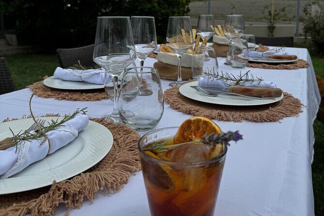 Traditional lunch with pairing, private cooking class and show - Key Points