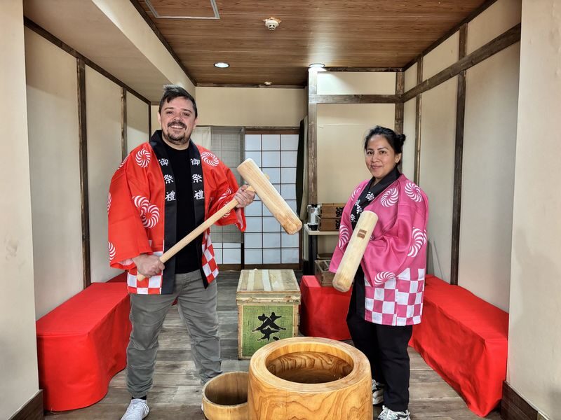 Traditional Mochi Pounding Experience with Tasting - The experience at a glance
