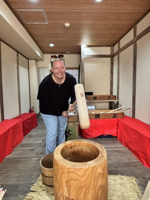 Traditional Mochi Pounding Experience with Tasting - Finding Oh Mochi in Dotonbori