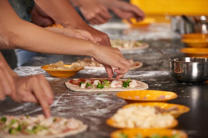 Traditional Pizza & Focaccia Cooking Class in Cortona - Key Points