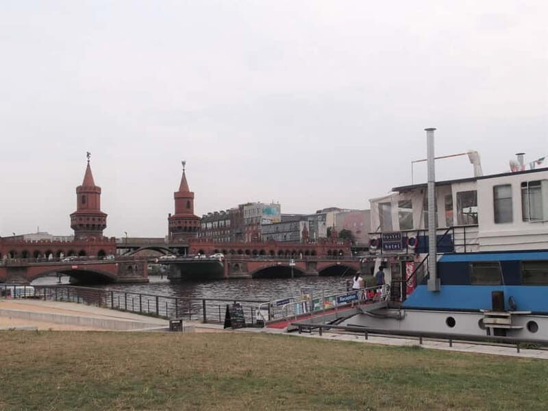Tranfer with small or Bigger introduction Tour Berlin - A Closer Look at the Berlin Private Minivan Tour