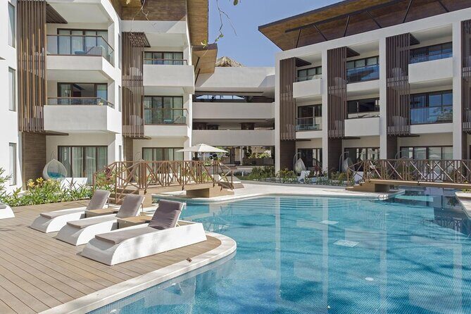 Transfer From Liberia Airport To Azura Beach Resort - Key Points