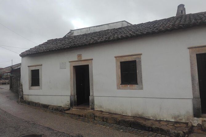 Transfer from Lisboa to Coimbra with visit to Fátima Sanctuary, half day - FAQ