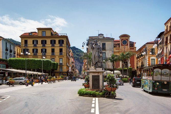 Transfer from Naples to Sorrento - Transfer from Naples to Sorrento: A Practical and Comfortable Option for Your Coastal Journey