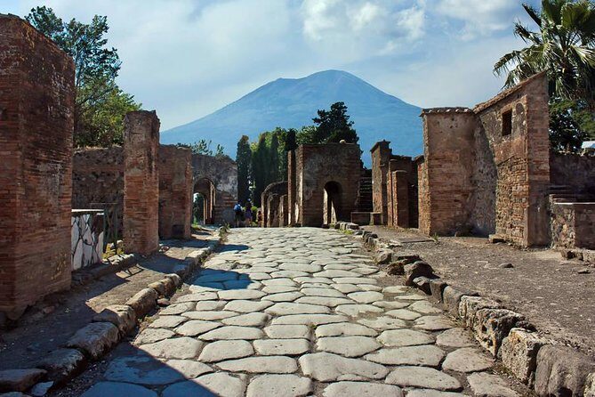 Transfer from Naples to Sorrento with stop at Pompeii - Exploring the Transfer from Naples to Sorrento with a Pompeii Stop