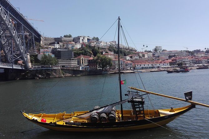Transfer from Porto to Coimbra visiting Aveiro, half day - Experience the Best of Portugal in Half a Day: From Porto to Coimbra via Aveiro and Costa Nova