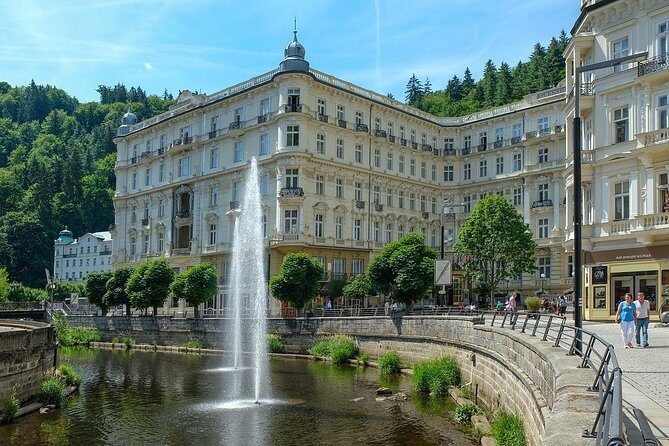Transfer from Prague to Karlovy Vary: Private daytrip with 2h for sightseeing - FAQ