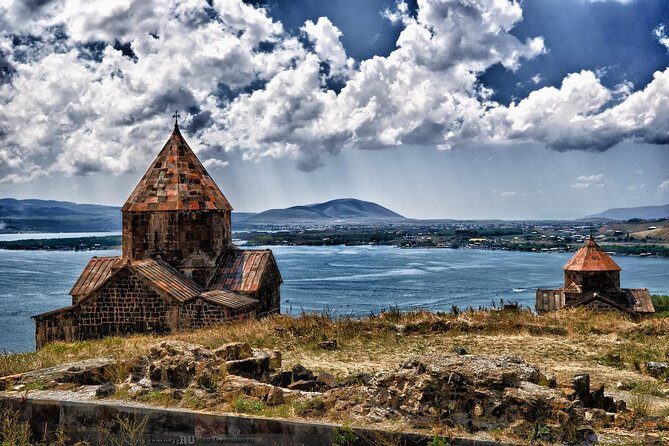 Transfer from Yerevan to Tbilisi with 2 sightseeing stops - Key Points