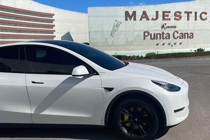 Transfer in Tesla from SDQ Airport to Santo Domingo - An In-Depth Look at the Tesla Transfer Experience