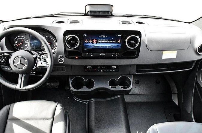 Transfer to and from Vancouver Airport or Cruise terminal - Comparing to Similar Experiences