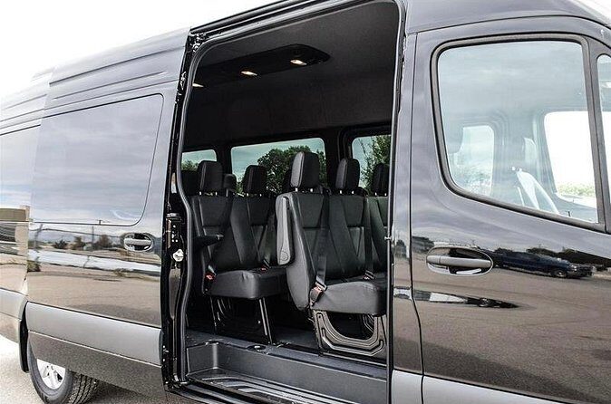 Transfer to and from Vancouver Airport or Cruise terminal - Who Should Book This Transfer?