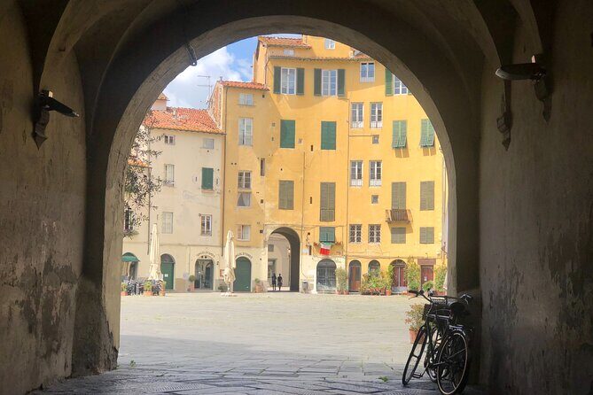 TRANSFER TOUR Florence to Lucca with a stop in San Gimignano - The Sum Up
