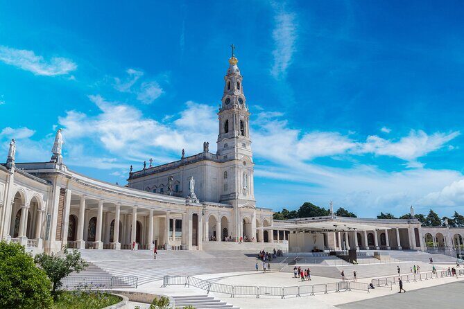 Transfer Tour Porto/Lisbon with 2 stops options Óbidos, Nazaré, Fátima, Coimbra - FAQ