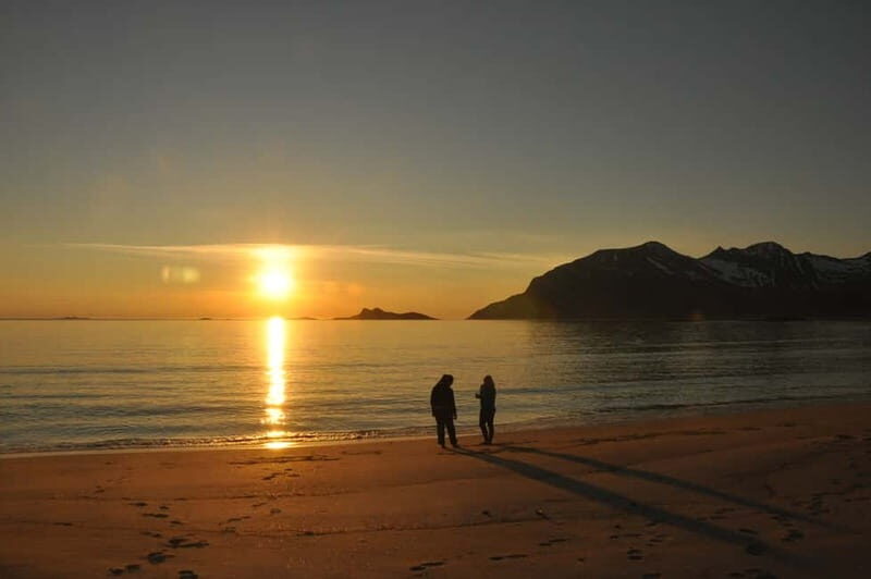 Tromsø: Midnight Sun, Campfire, Beach, Evening Tour - Experiencing the Midnight Sun in Tromsø