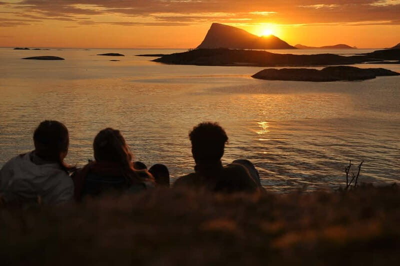 Tromsø: Midnight Sun, Campfire, Beach, Evening Tour - Scenic Stops & Highlights